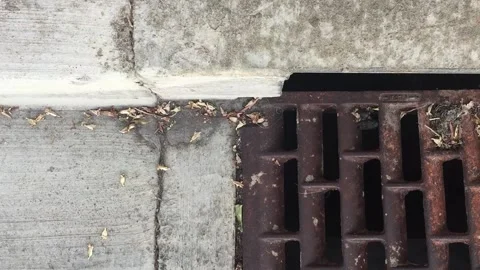 Sewer entry Vídeo Stock 134909109