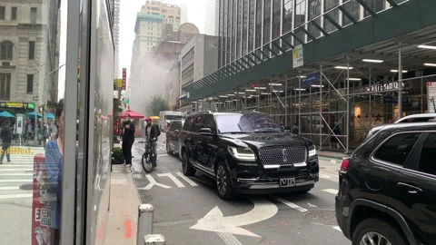 Sewer Manhole Cover explodes on Manhattan Street, sending pedestrians scattering Video stock 142159003