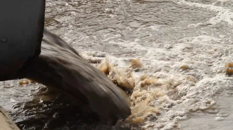 Sewer from which pours shit 動画素材 30550323