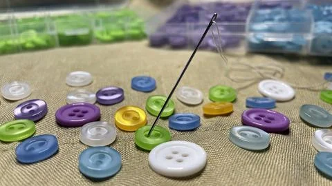 Sewing accessories: buttons, needles, thread and buttons. Fotos Stock