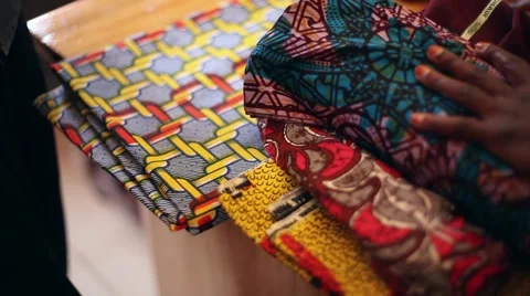 Sewing African fabrics sort Vídeos de archivo 50585129