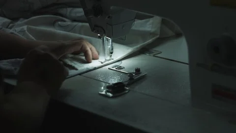 Sewing bed linen on a sewing machine Video stock 91662151