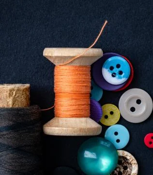 Sewing buttons and thread spool Foto stock