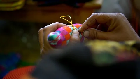 Sewing // Cosiendo Video stock 111392916