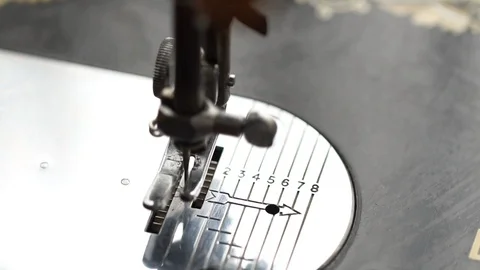 Sewing machine in operation 스톡 동영상 98071350