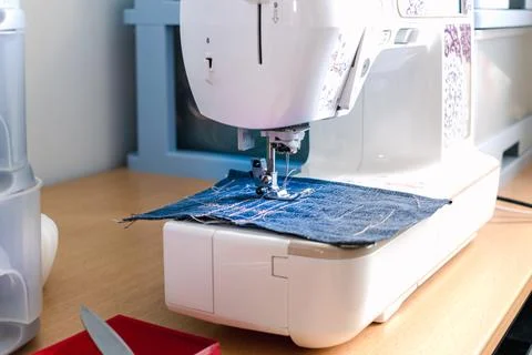 Sewing machine, for repair work, customization, creation, upcycling Foto stock