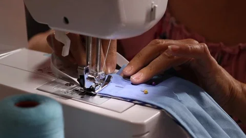 Sewing machine worked by a seamstress Vídeos de archivo 127184872