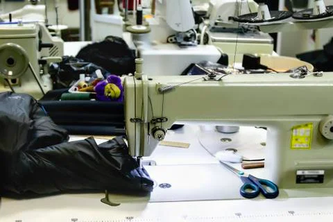 Sewing machine in workshop. Equipment for hemming clothes at tailors shop Foto stock