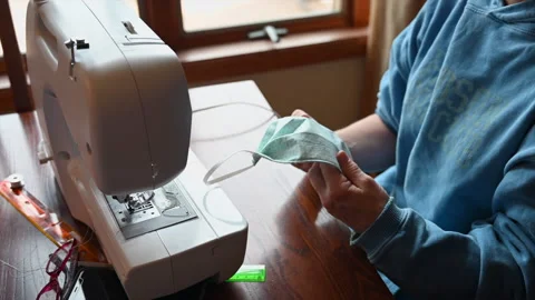 Sewing Masks 4 Stockbeeldmateriaal 130546233