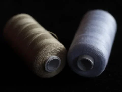 Sewing Needle thread scissors thimble tailor buttons Fotos Stock