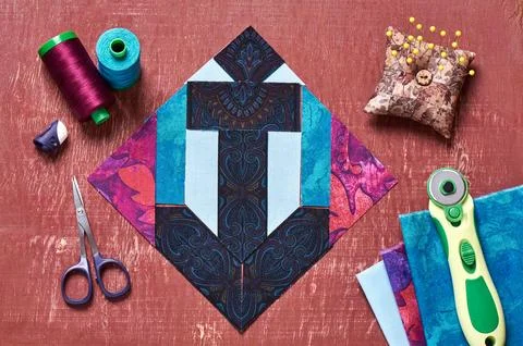 Sewing patchwork of block anchor surrounded by accessories Foto stock