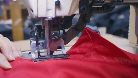 Sewing Red Cloth Видео 124082418