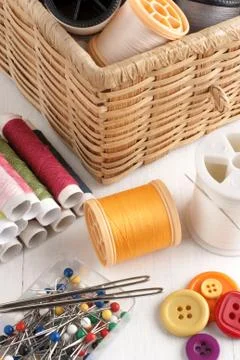 Sewing thread and needles Foto stock