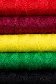 Sewing thread in five colors background Foto stock