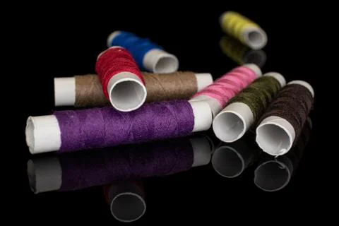 Sewing thread spool isolated on black glass Foto stock