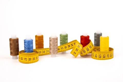 Sewing threads, sewing centimeter or measuring tape, isolated on white backgr Foto stock