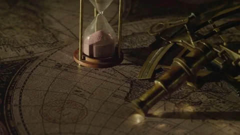 Sextant hourglass old map 2 2 Stockbeeldmateriaal 83319970