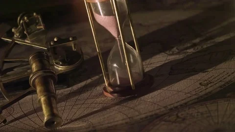 Sextant hourglass old map 2 库存影片 83321083