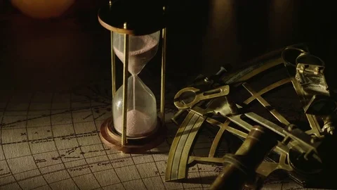 Sextant hourglass old map 31 库存影片 83313856