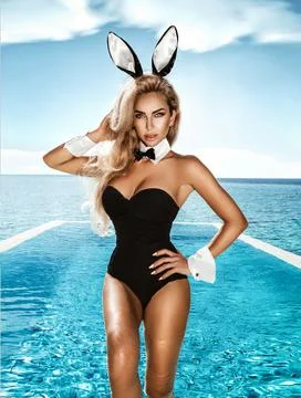 Sexy blonde model dressed in Easter bunny costume and bunny ears is standing  Foto stock