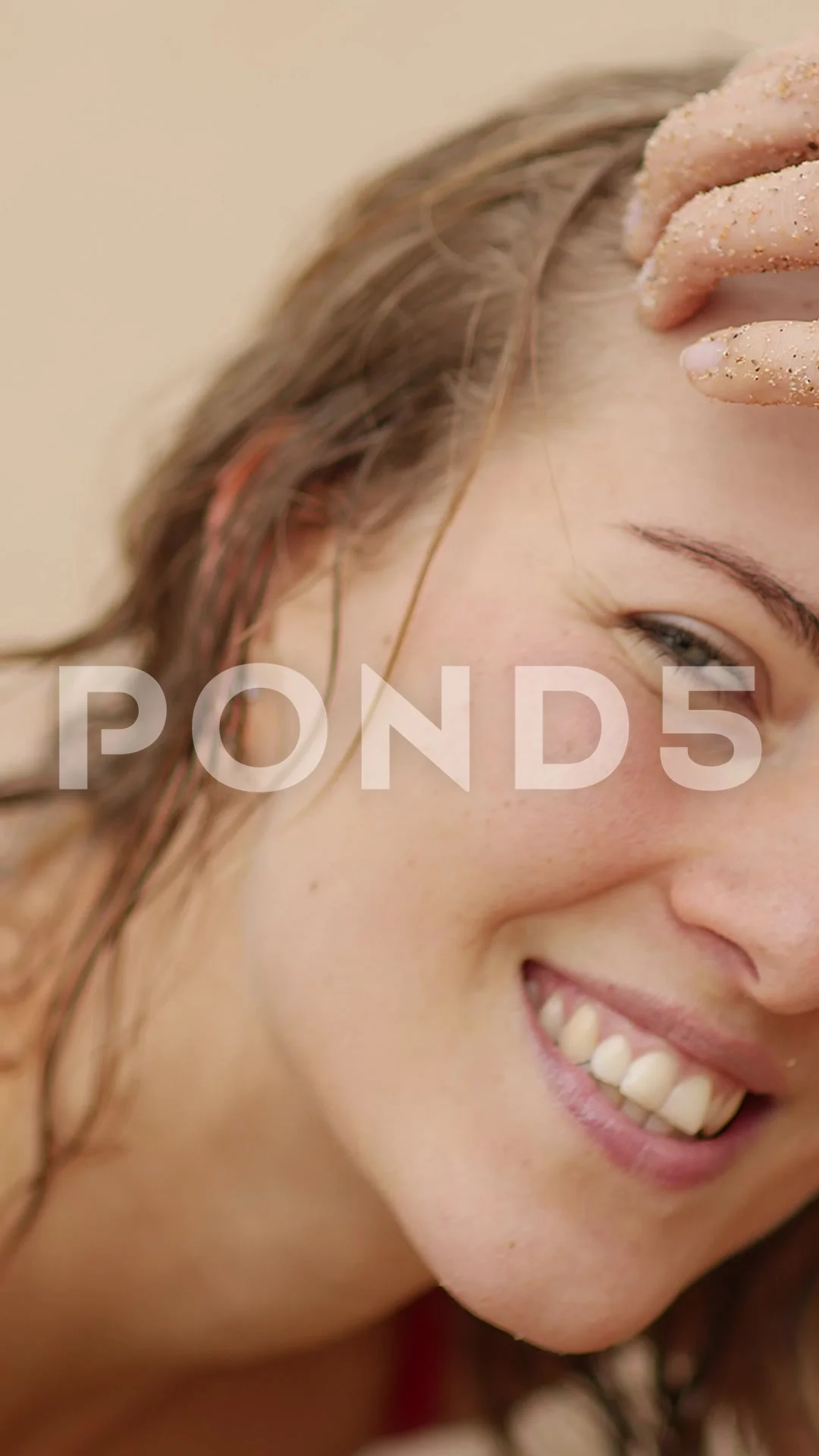 Sexy girl poses for the camera - happy girl on summer vacation at the beach