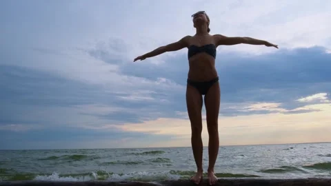 Sexy lady in bikini while vacation on the sea. Stockbeeldmateriaal 249229478