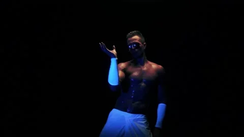 Sexy man is dancing 스톡 동영상 92388352