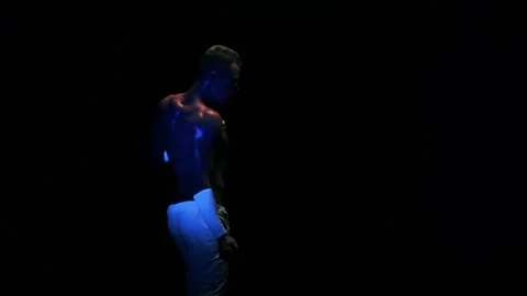 Sexy man is dancing 動画素材 92388543