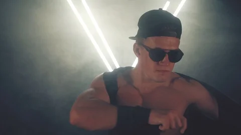 Sexy man dancing in smoke Video stock 105523644