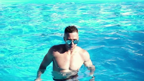 Sexy man in a pool Stockbeeldmateriaal 90910325