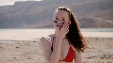 Sexy red head model with dead sea mud Stock-Footage 88068888