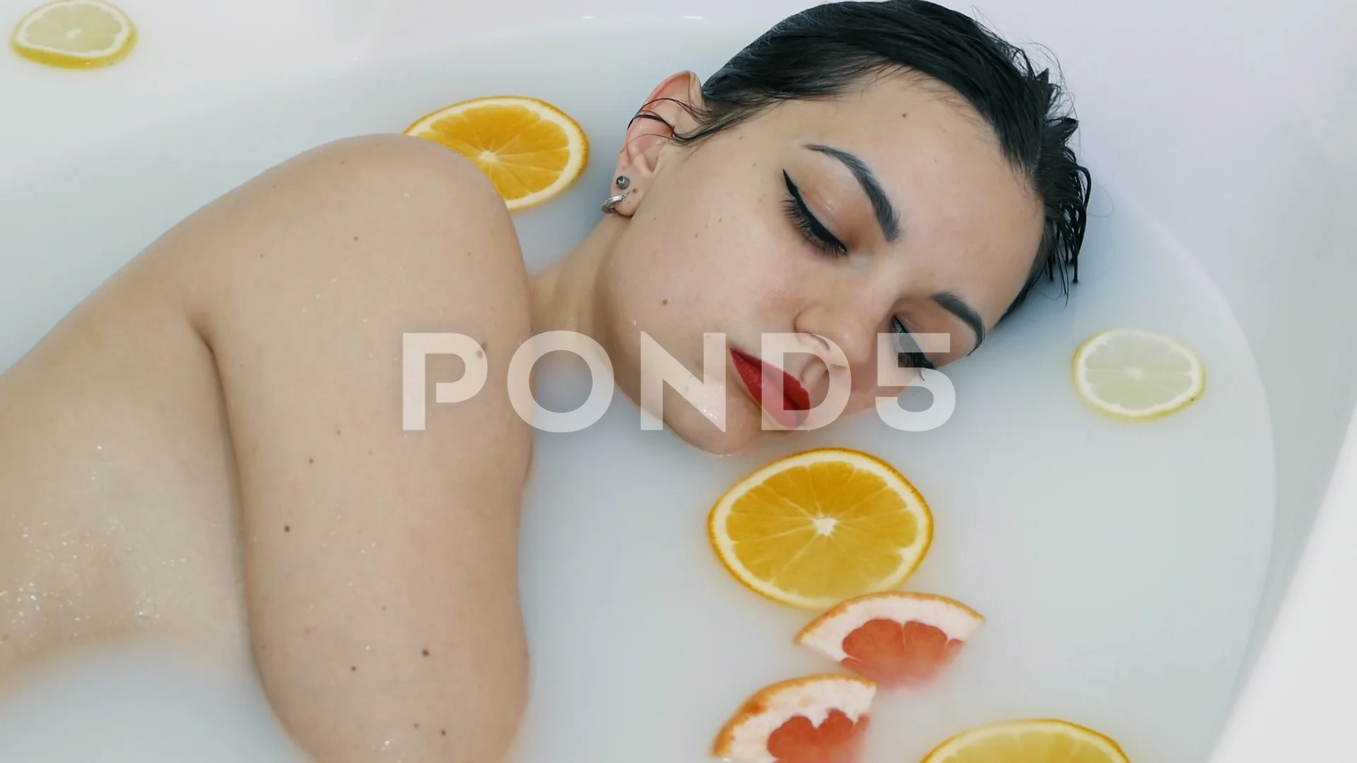 Beautiful sexy woman take bath. benefits of milk baths with flowers and  fruits for skin Stock Photo by ©romanchazov27 531682378