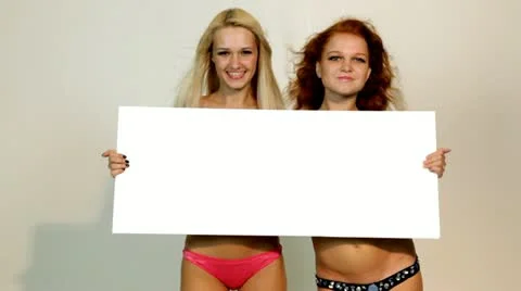 Sexy womans holding empty white board 库存影片 11516364