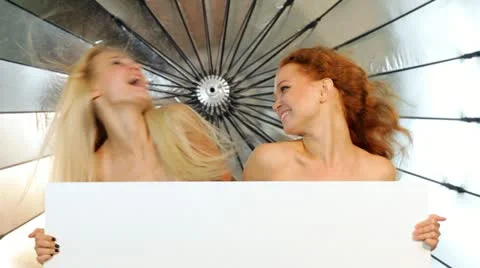 Sexy womans holding empty white board Vídeos de archivo 11517737