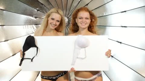 Sexy womans holding empty white board 库存影片 11517744