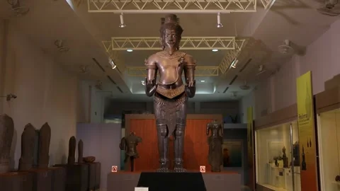SFF Ancient Bronze Shiva Statue Kamphaeng Phet National Museum 12072017 010 Vídeo Stock 331591906