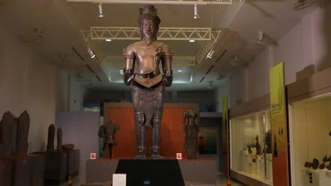SFF Ancient Bronze Shiva Statue Kamphaeng Phet National Museum 12072017 010 Vídeos de archivo 331591908
