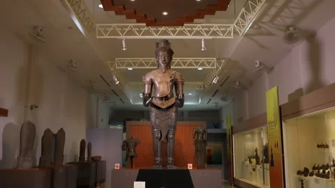SFF Ancient Bronze Shiva Statue Kamphaeng Phet National Museum 12072017 010 Vídeos de archivo 331591911