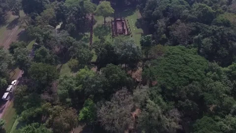 SFF Drone ancient temples Sukhothai Historical Park Sukhothai 12112017 010 D Vídeo Stock 331589863