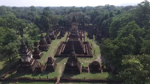 SFF Drone stupas Wat Chedi Chet Thaeo Sukhothai Historical Park Sukhothai 12 Vídeo Stock 331571591