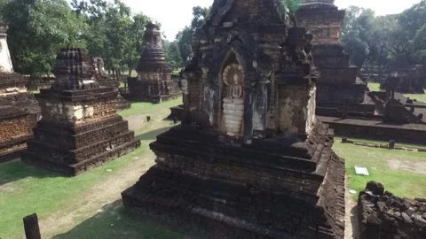 SFF Drone stupas Wat Chedi Chet Thaeo Sukhothai Historical Park Sukhothai 12 Vídeo Stock 331571644