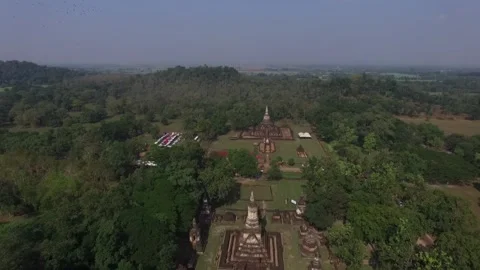 SFF Drone Wat Chedi Chet Thaeo Sukhothai Historical Park Sukhothai 12112017 Vídeo Stock 331136178