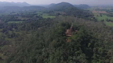SFF Drone Wat Khao Suwan Khiri Sukhothai Historical Park Sukhothai 12112017 Vidéo 331590926