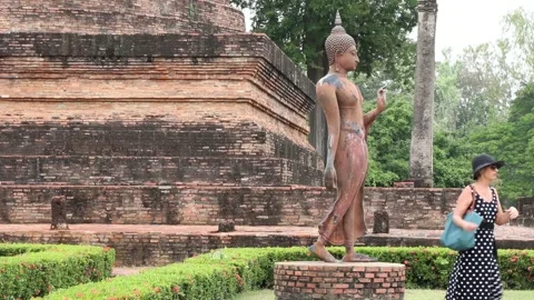 SFF Walking Buddha statue Wat Sa Si Sukhothai Historical Park 12082017 010 M Video stock 334953457