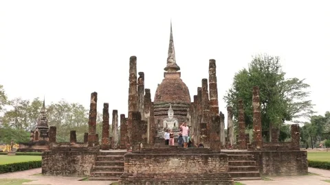 SFF Wat Sa Si temple ruins Sukhothai Historical Park 12082017 010 MVI 2459 Vídeos de archivo 335475972