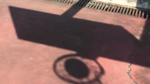 Shadow of a ball going through the hood of a basketball net 库存影片 144857268