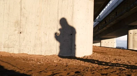 Shadow of the boxer man boxing on the wall, runner training in the morning 스톡 동영상 60995728