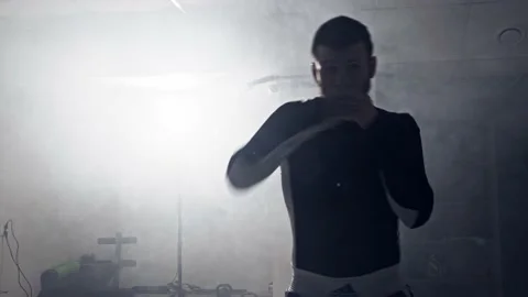 Shadow boxing Vídeos de archivo 132340276