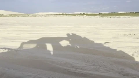 Shadow of Buggy Driving on Sand Dunes - 4K Vidéo 317728088