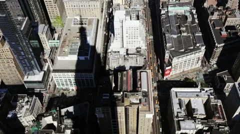 Shadow of Empire State Building on Downtown Manhattan, view from above 스톡 동영상 8516617